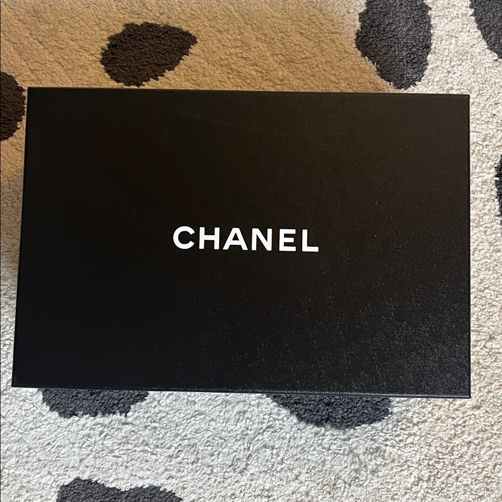 CHANEL Classic Black Gift Box n14